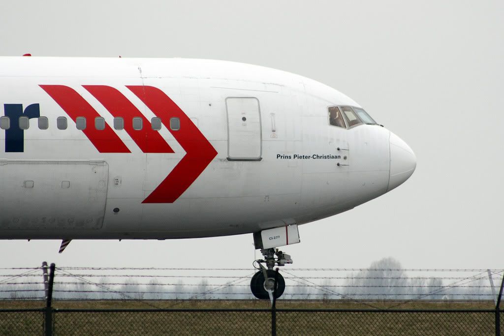 [img width=1024 height=683]http://i1195.photobucket.com/albums/aa400/Amsterdam_Schiphol/PH-MCIMartinair_nose.jpg[/img]