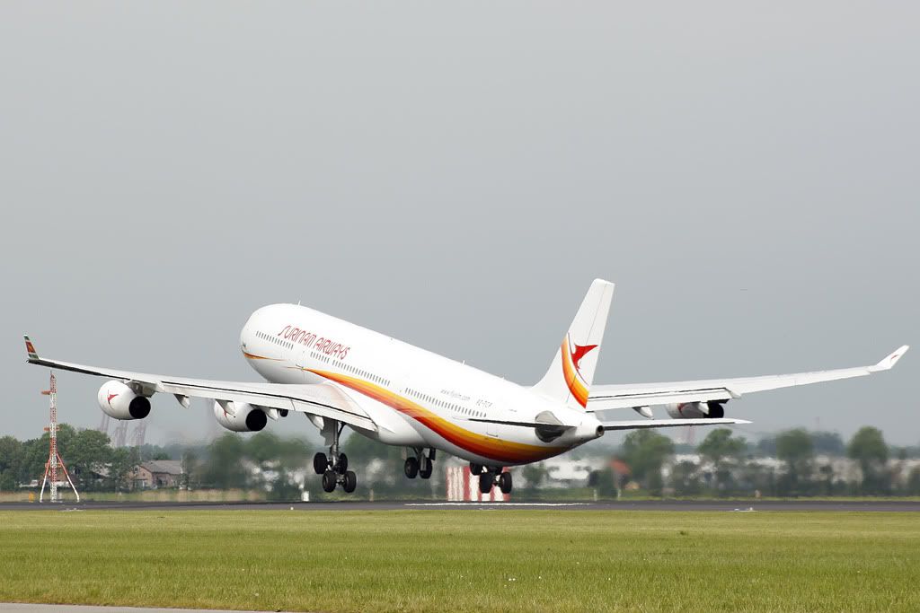 [img width=1024 height=683]http://i1195.photobucket.com/albums/aa400/Amsterdam_Schiphol/PZ-TCPAirbusA340-300SurinamAirways_takeoffrear.jpg[/img]